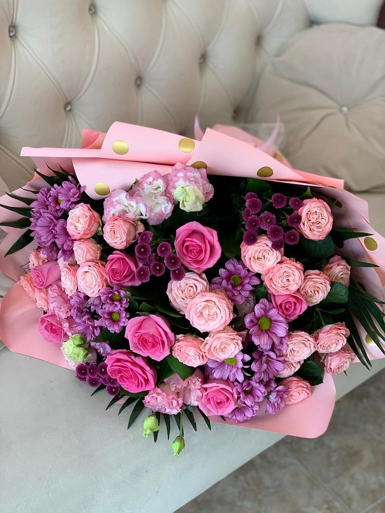 Букет цветов из: Хризантемы, Розы и Лизиантусы в Черняховске