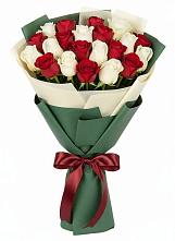 Букет Микс из красных и белых роз в Черняховске