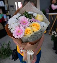 Букет цветов из:  Герберы, Розы и Хризантемы в Черняховске