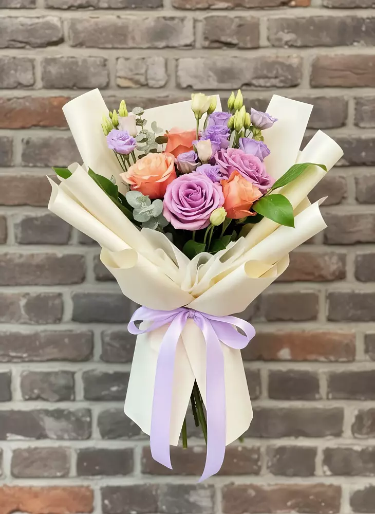 Букет цветов из: Лизиантусы и Розы в Черняховске