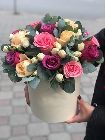 Цветочная композиция из Розы в шляпной коробке в Черняховске