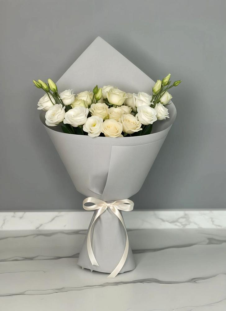 Букет цветов из: Розы и Лизиантусы в Черняховске