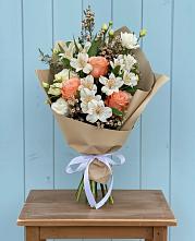 Букет цветов из:  Альстромерии, Лизиантусы, Розы и Хризантемы в Черняховске