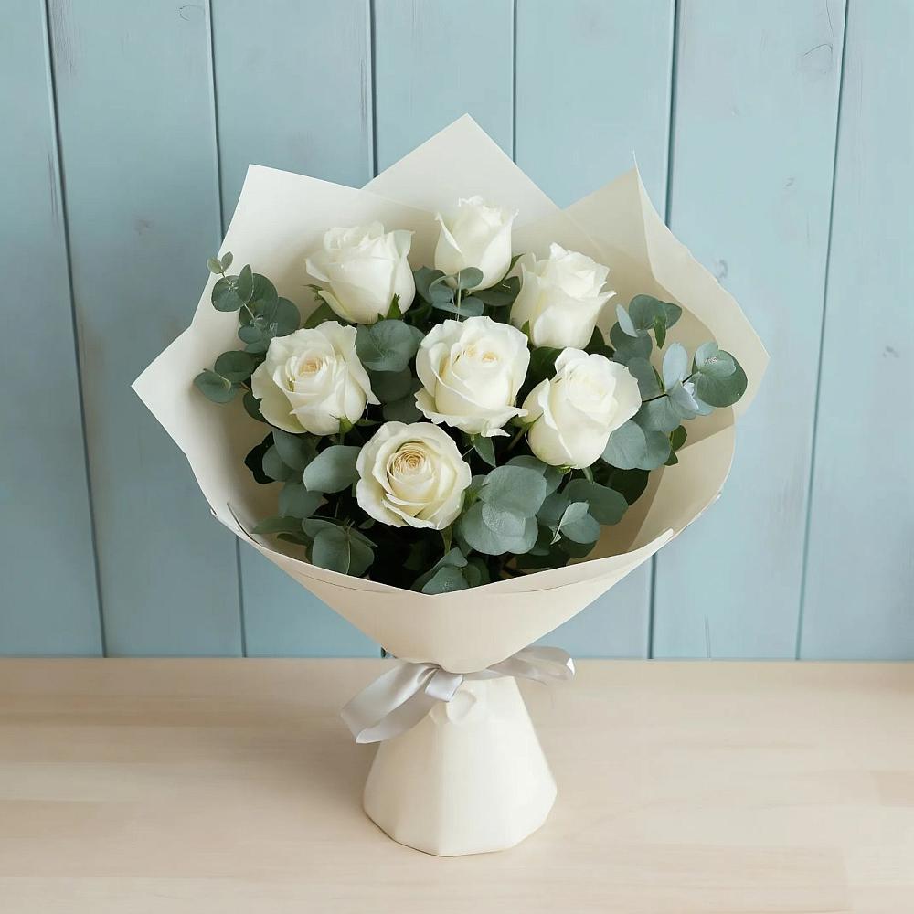 Букет Белые розы в Эвкалипте в Черняховске