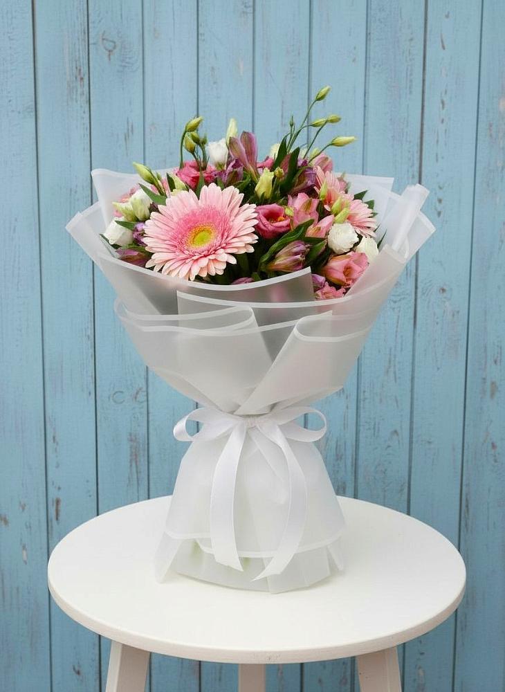 Букет цветов из: Герберы, Альстромерии и Лизиантусы в Черняховске