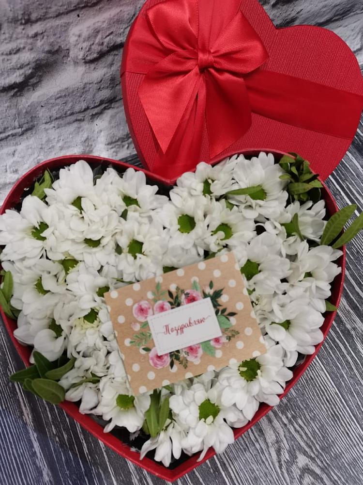 Цветочная композиция из Хризантемы в виде сердца в Черняховске