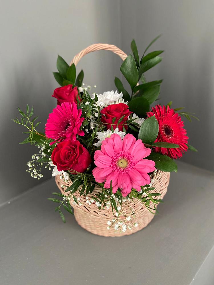 Цветочная композиция из Розы, Хризантемы и Герберы в корзине в Черняховске