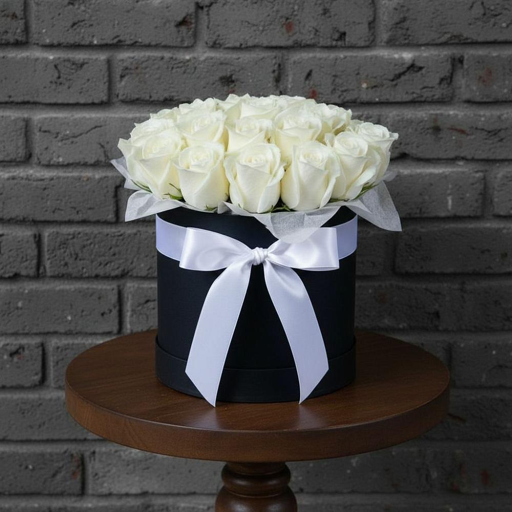 Цветочная композиция из Розы в шляпной коробке в Черняховске