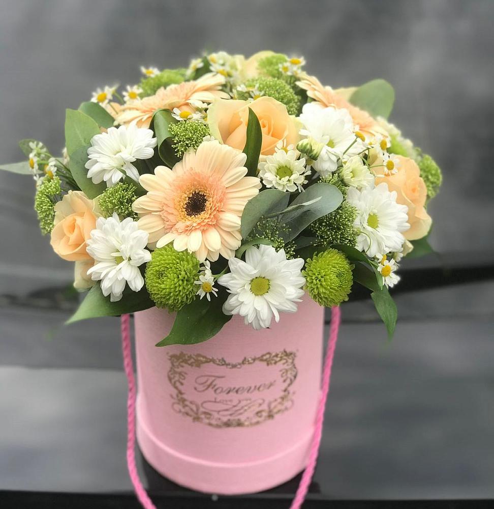 Цветочная композиция из Розы, Герберы и Хризантемы в шляпной коробке в Черняховске