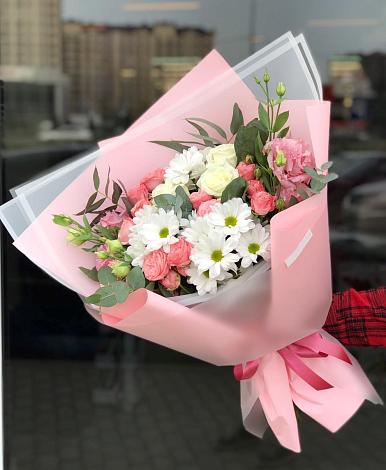 Букет цветов из: Розы, Лизиантусы и Хризантемы в Черняховске