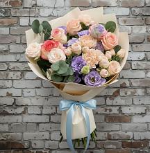 Букет цветов из:  Розы, Лизиантусы и Гвоздики в Черняховске