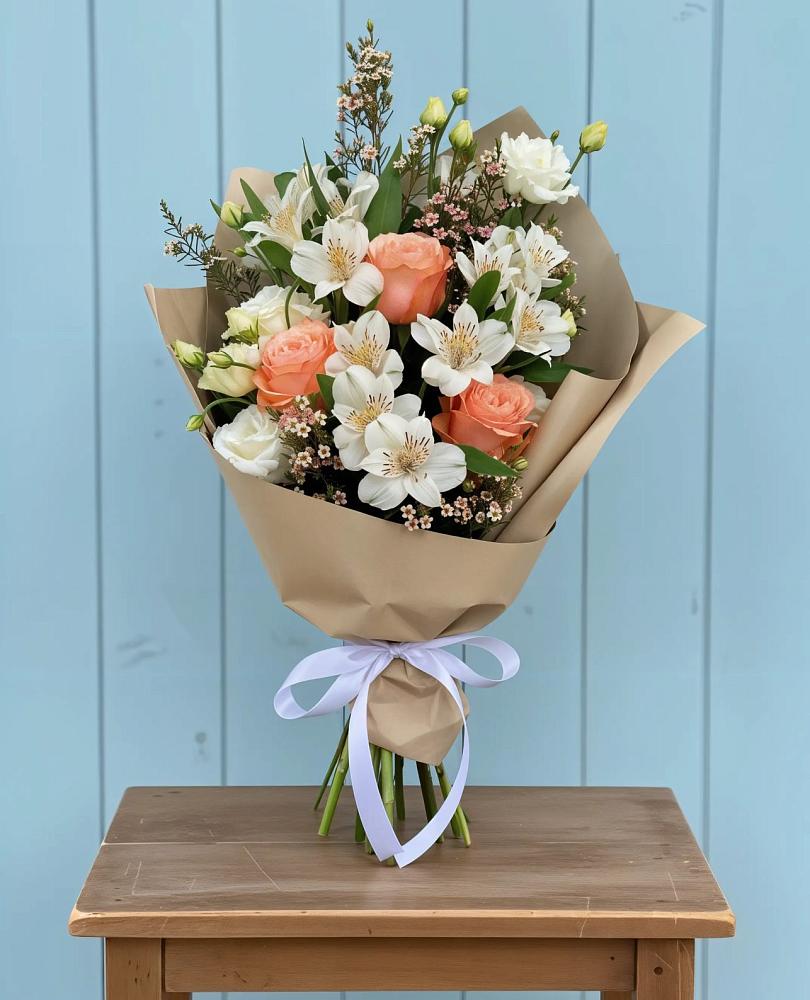 Букет цветов из: Альстромерии, Лизиантусы, Розы и Хризантемы в Черняховске