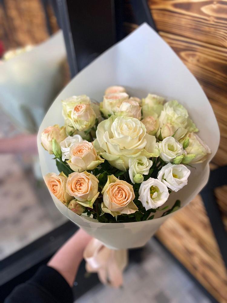 Букет цветов из: Розы и Лизиантусы в Черняховске